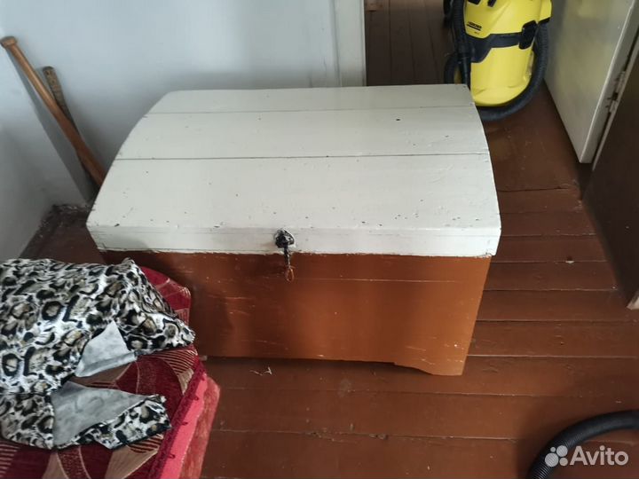 Сундук деревянный старинный