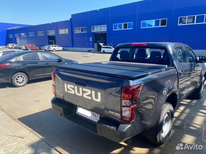 Жесткая трёх-секционная крышка Isuzu D-max 2021+