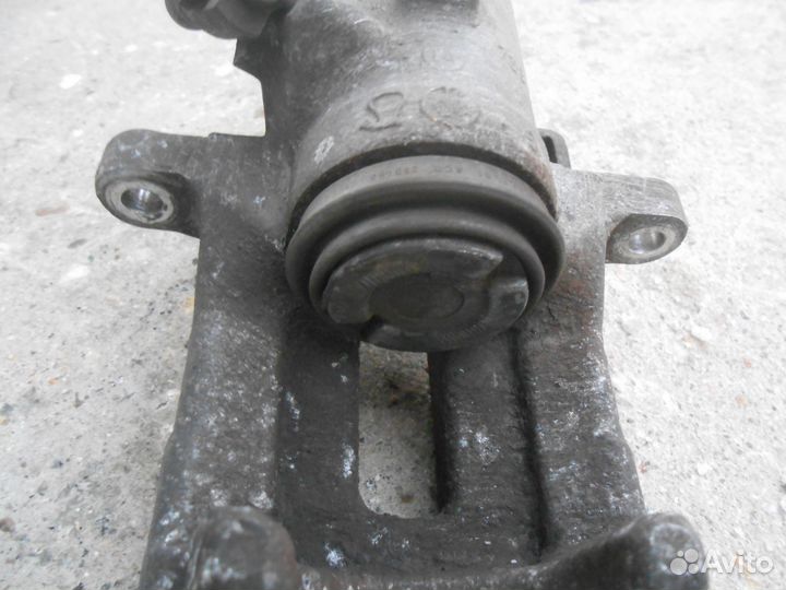 Суппорт задний правый Ауди А4 Б6