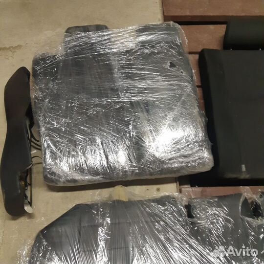 Сидения задние авенсис 2