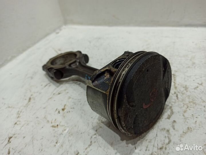 Поршень с шатуном Ниссан