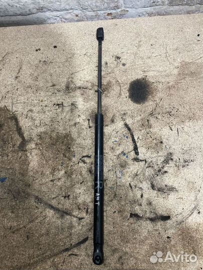 Амортизатор двери багажника Mitsubishi Outlander 2