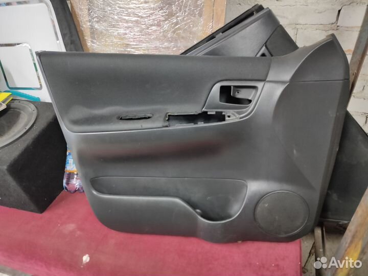 Toyota corolla spacio дверные карты