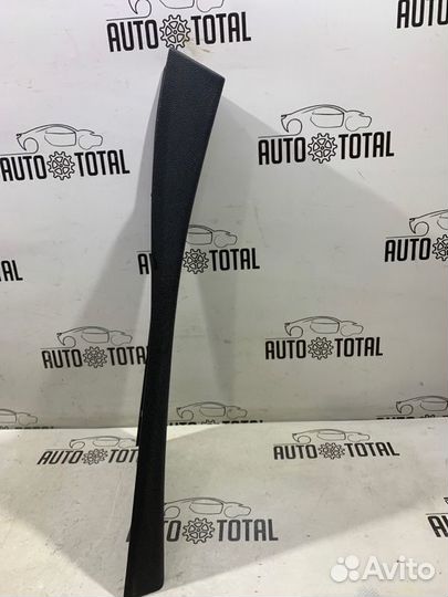 Накладка центральной стойки правая Opel Corsa D