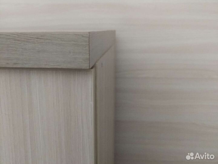 Тумбочка с выдвижными ящиками
