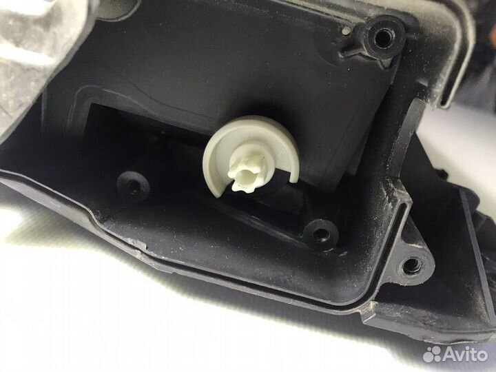 Заслонка подачи уличного воздуха Ауди А8 С8 Д3 Aud