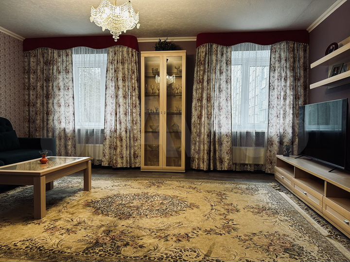 3-к. квартира, 90 м², 2/10 эт.