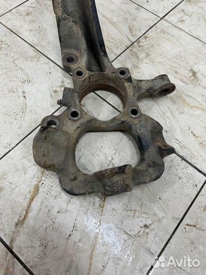 Кулак передний левый Range Rover Sport 05-09 L320