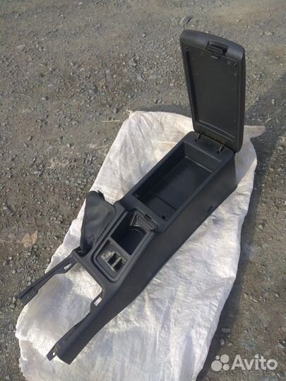 Подлокотник Skyline R33