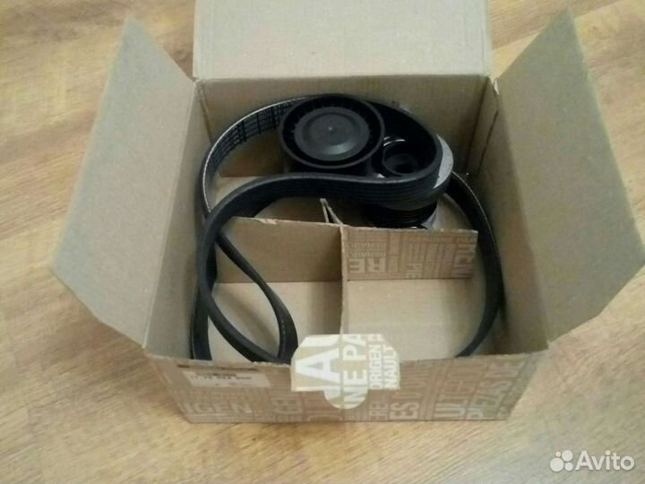 Ремень генератора с натяжным роликом