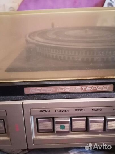 Проигрыватель винила (подойдёт для ретро фотосе