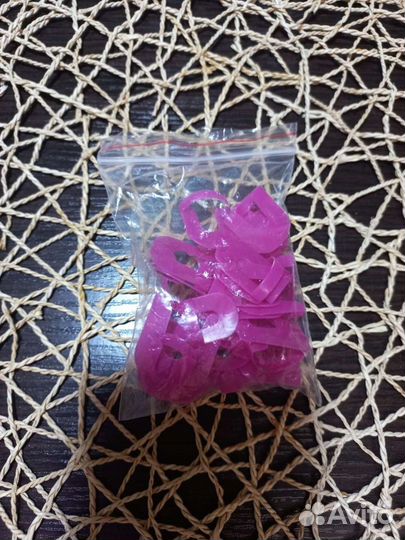 Накладки на ногти при нанесении лака