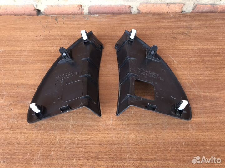 Накладка торпедо боковая Mitsubishi Outlander 3