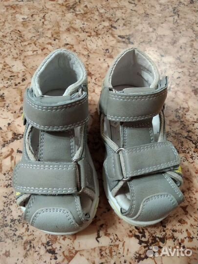Сандали новые (20 размер)