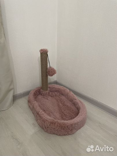 Лежанка для кошек с когтеточкой