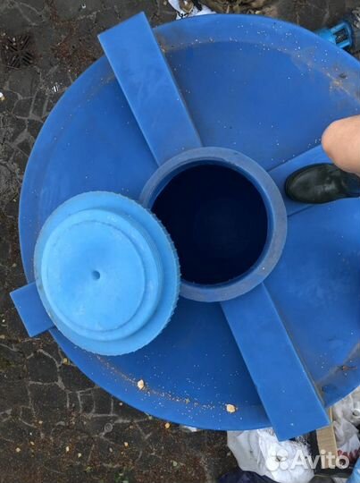 Емкость пластиковая 3000 литров с крышкой