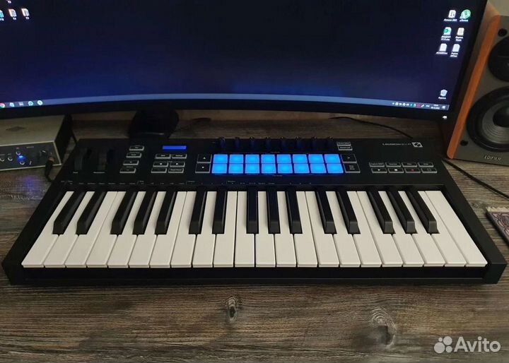 Миди клавиатура Novation Launchkey 37 MK