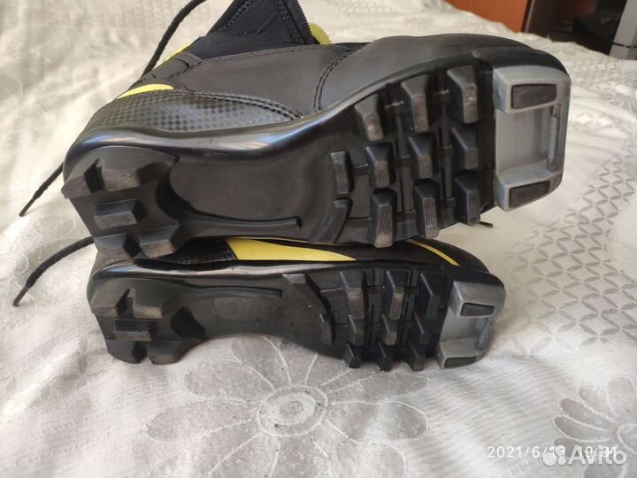 Лыжные ботинки Fischer 35р. крепления NNN