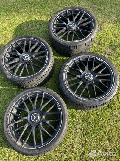 Комплект колес AMG с шинами Michelin R19