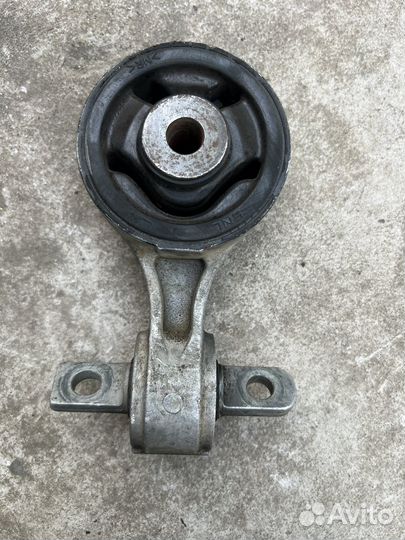 Подушка двигателя задняя honda civic 4д МКПП
