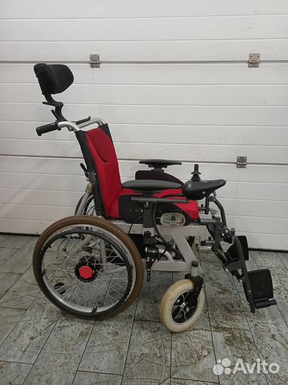 Коляска инвалидная с электроприводом MET comfort