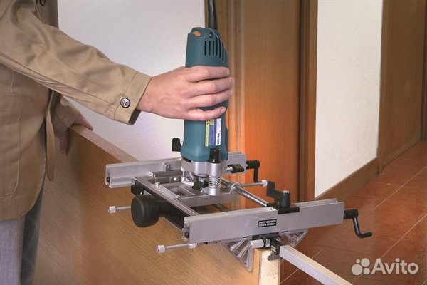 Установка входных и межкомнатных дверей и откосов