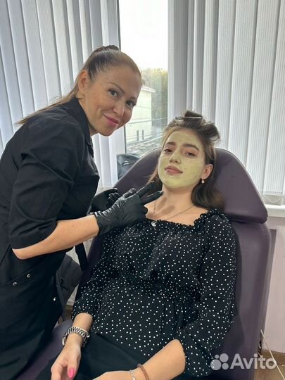 Девичник в студии красоты