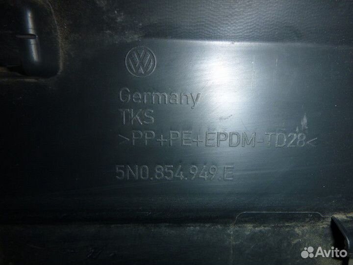 Накладка задней левой двери Volkswagen tiguan 2011