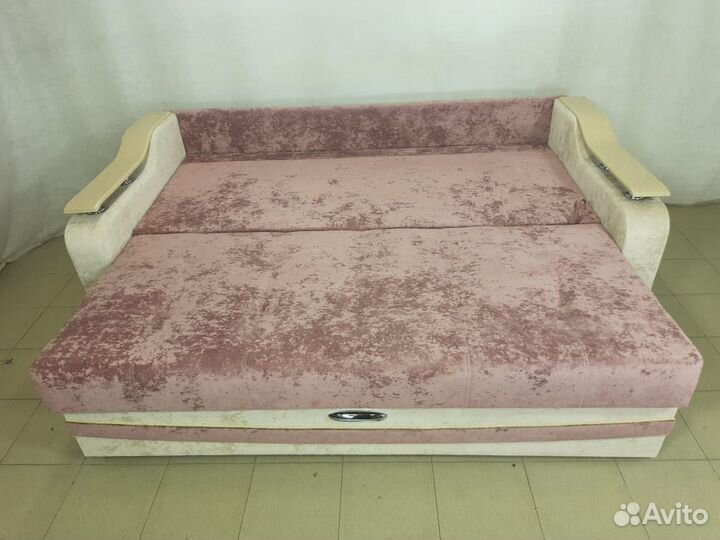 Диван на металлокаркасе