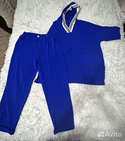 Женский легкий костюм 54 размера