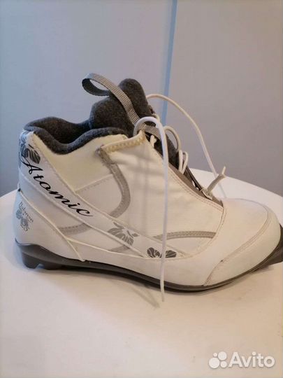 Лыжные ботинки 38, 39, 40. и лыжи