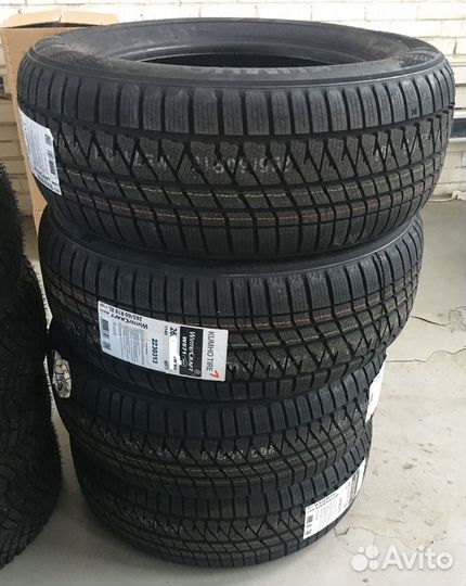 Kumho WinterCraft WS71 285/45 R20