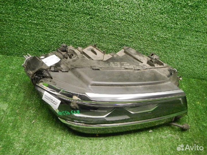 Фара правая Volkswagen Tiguan