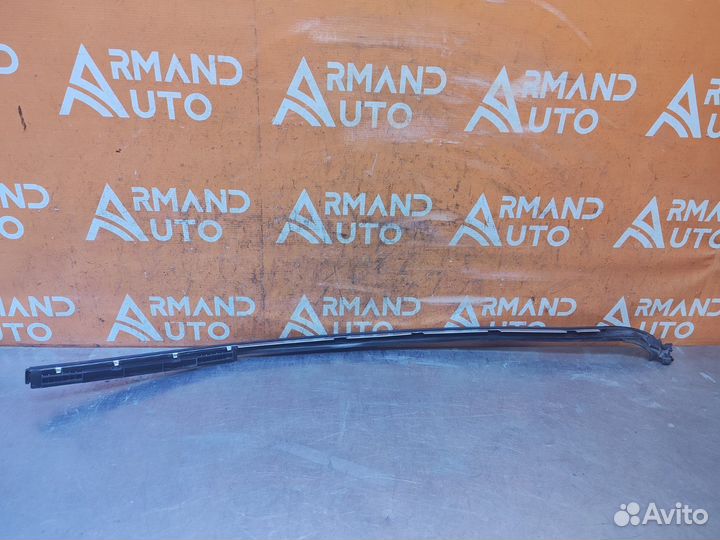 Молдинг лобового стекла правый Toyota Land Cruiser