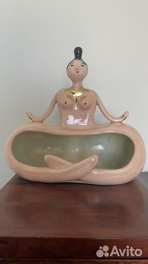 Статуэтка Ваза Хранительница вазаневаза