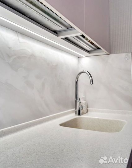 Угловые кухни на заказ в загородный дом