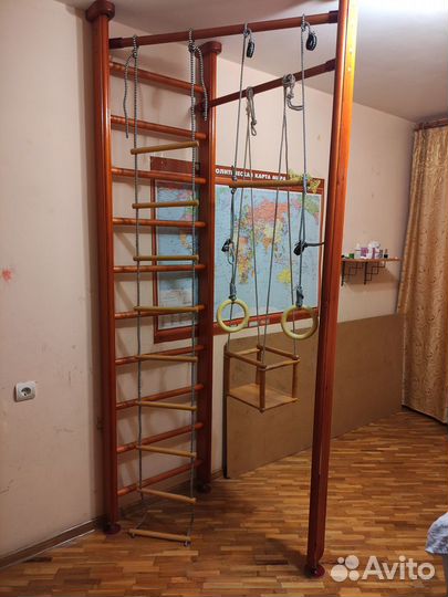 Деревянная шведская лестница