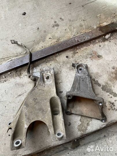 Кронштейн двигателя правый BMW 5, 6 серии N52