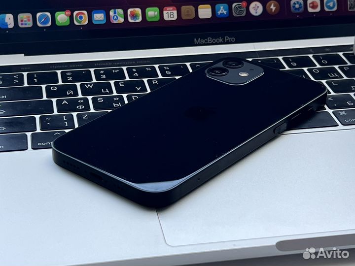 iPhone 12, 64 ГБ