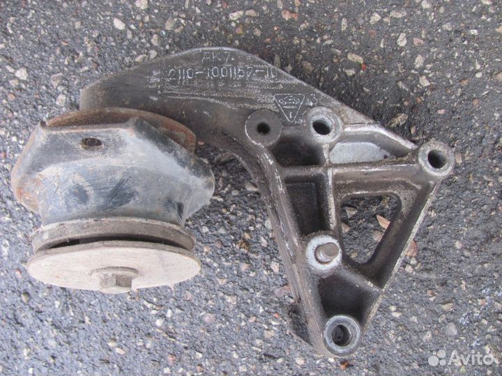 Кронштейн опоры двигателя правый Ваз 2110