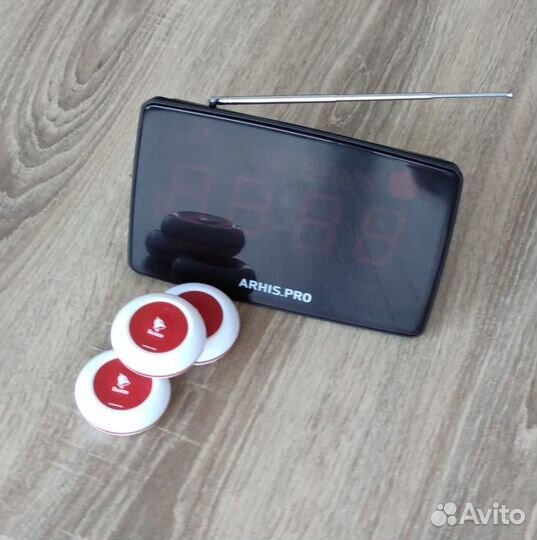 Кнпока вызова официанта и табло отображения вызова