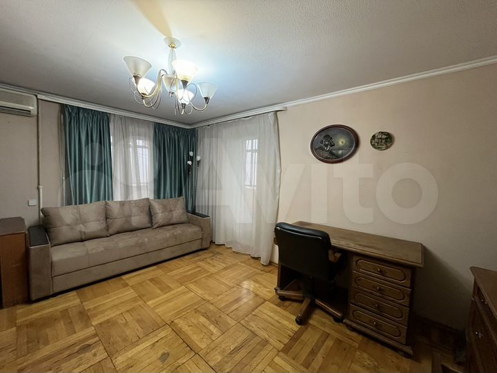 2-к. квартира, 55 м², 10/15 эт.