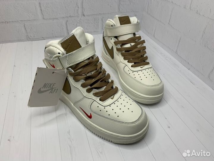 Кроссовки Nike Air Force 1 Luxe