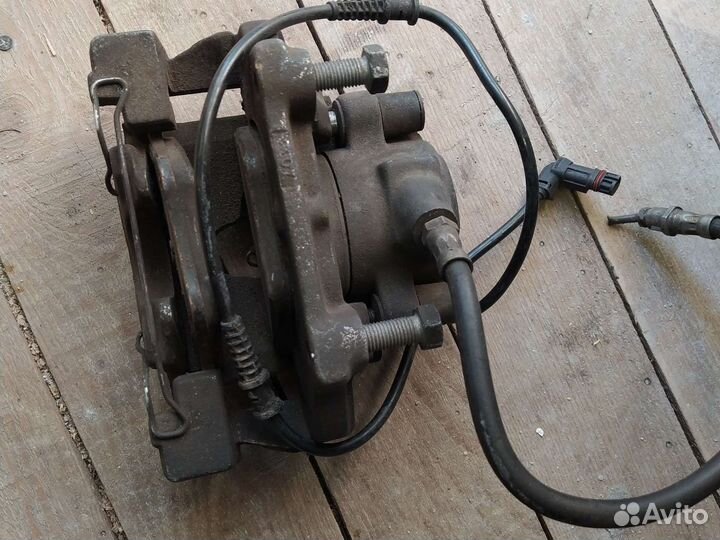 Суппорт мерседес 210 передний