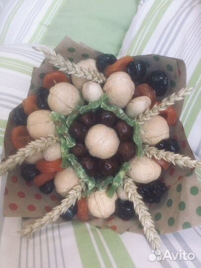 Букет из орехов и сухофруктов