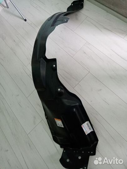 Подкрылок передний правый RAV4