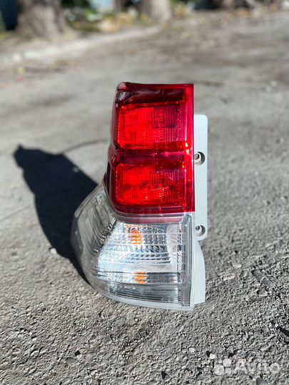 Фонарь левый Land Cruiser Prado 150 2009-2013