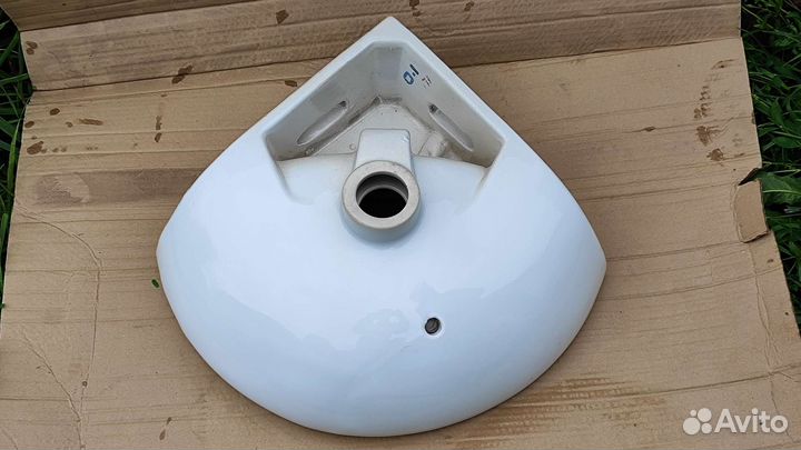 Умывальник угловой (раковина)