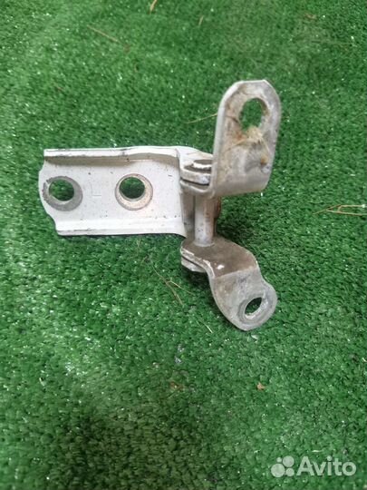 Петля двери toyota highlander 2 левая