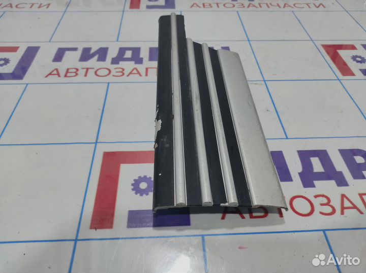 Накладка порога внутренняя задняя правая Land Rove